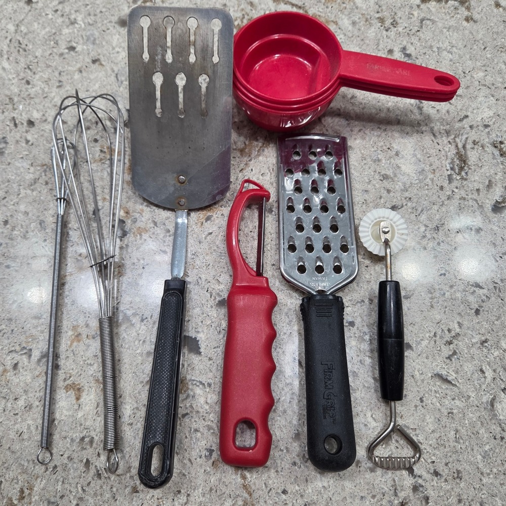 Mixed Kitchen Utensil Lot Ekco Spatula Farberware Peeler Measuring Cups 9pc
